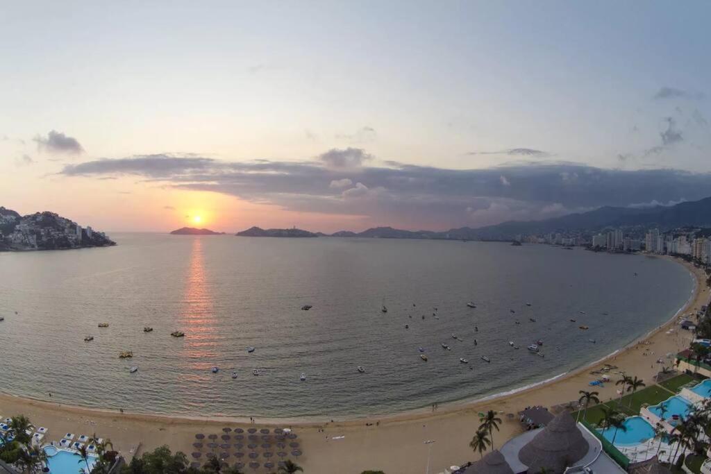 Luxury Apartment In Front Of Acapulco Beach Bagian luar foto